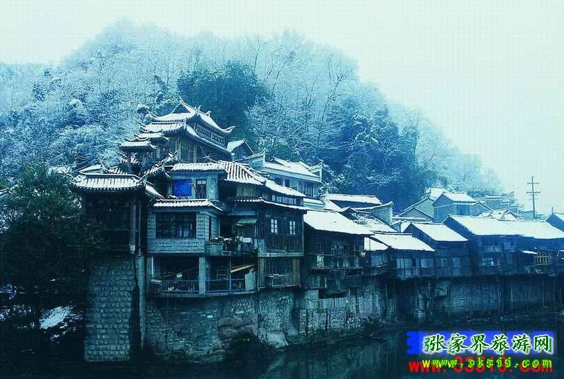 長(zhǎng)沙往返A(chǔ)8線：鳳凰古城、梵凈山、德夯苗寨汽車三日游