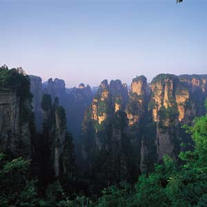 單獨(dú)成團(tuán)N線：張家界、天子山、寶峰湖、猛洞河漂流、鳳凰古城四晚五日湘西全景游