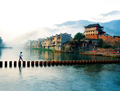 長(zhǎng)沙往返A(chǔ)9線：鳳凰古城、德夯苗寨、矮寨吊索橋品質(zhì)純玩兩日游